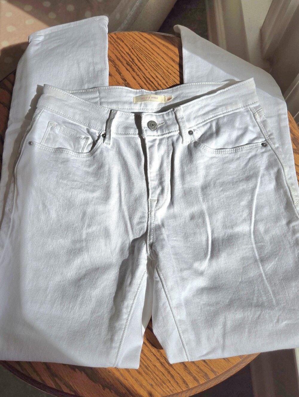 Levi's White Mid Rise Cotton Denim Jeans - Classic Five-Pocket Style Sz 28